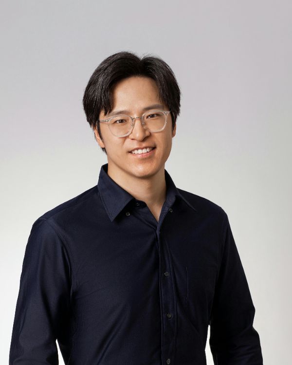 Portrait of Zhongjun Ge, contributor to Global Ambitions 2026